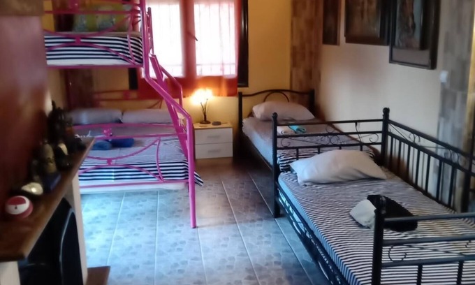 Kassandra Cottage | ΕΞΟΧΙΚΗ ΚΑΤΟΙΚΙΑ ΜΕ ΚΗΠΟ ΚΑΙ ΑΥΛΗ ΠΟΥ ΣΥΝΔΥΑΖΕΙ ΒΟΥΝΟ ΜΕ ΘΑΛΛΑΣΑ