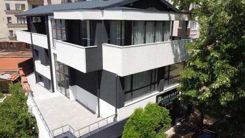 Razgrad House | гест хаус паркова 33