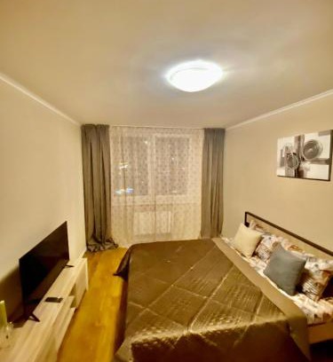 Dniprovs'kyi District Apartment | ЗАВЖДИ СВІТЛО! Подобово в 2 хвилинах від метро Чернігівська ТЦ Проспект Серце МВЦ Ожоговий центр