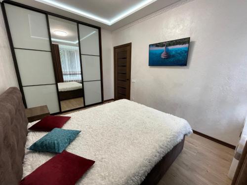 Prospekt Svobody Apartment | Тиха квартира з балконом в центрі біля Оперного театру!