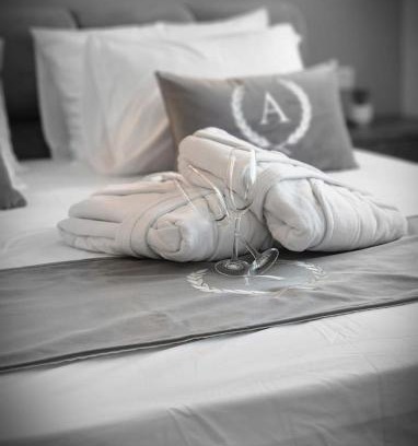 Bruchim Qela' Alon House | אגם בטבע