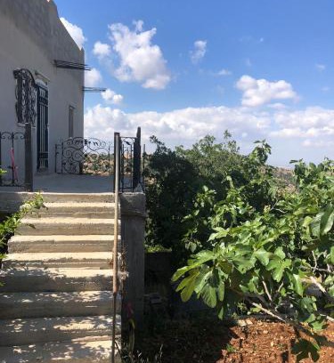 Ajloun Governorate House | بيت مستقل مع حديقة فواكه 3 غرف نوم وتكييف ومجلس