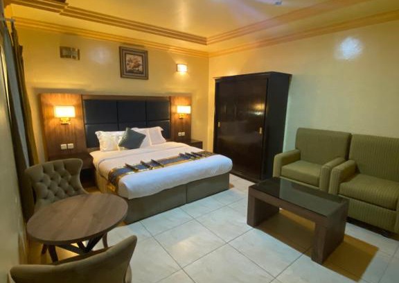 Taif Hotel | ديوان اليمامة للشقق المخدومة
