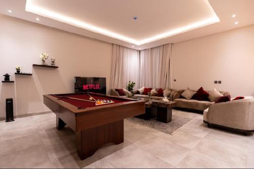 Al Olaya District Apartment | شقة بغرفتين نوم وبلياردو