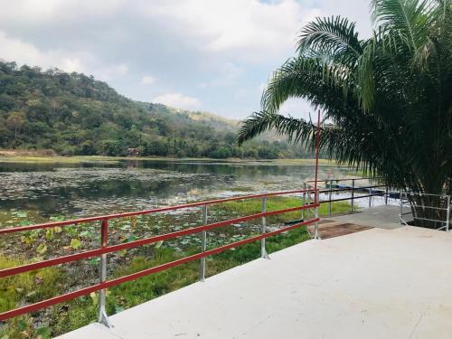 Chong Mek Resort | บ้านภูเคียงน้ำรีสอร์ท ที่พักใกล้วัดเรืองแสง