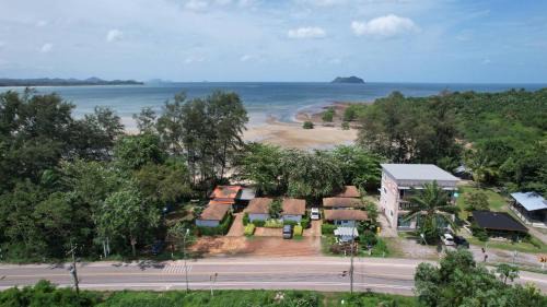 Pathio Resort | พายเนอรี รีสอร์ท @แหล่มแท่น (Pinery Resort)