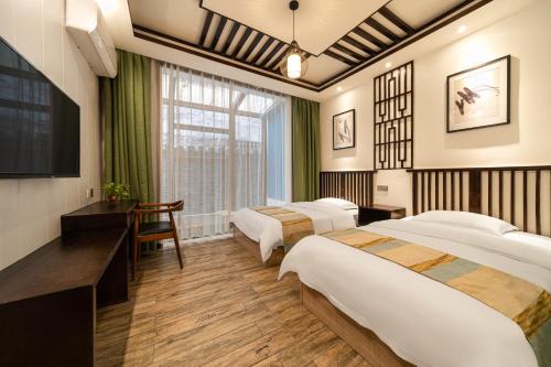 Fenghuang House | 凤凰又见青檐民宿