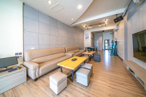 Anping Villa | 安平-宅17包棟 KTV 民宿 x 户外烤肉區-依人數開放房型
