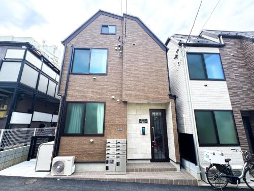 Takadanobaba Apartment | 新宿池袋へ電車で10分の好立地-高田馬場駅前-温もりある木目調デザイン