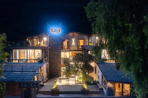 Xiaojin County Hotel | 素简流年simple Time