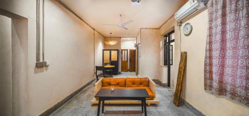 Yuzhong House | 路下 不上不下的房子