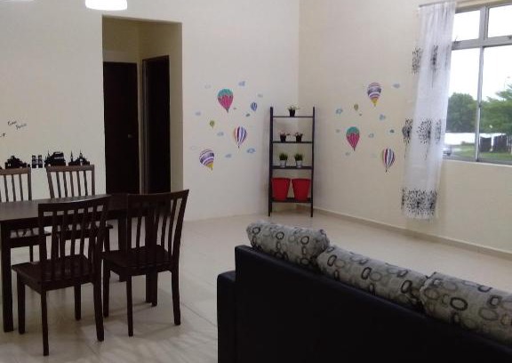 Simpang Renggam Apartment | 風跡石屋 TIARA HOMESTAY