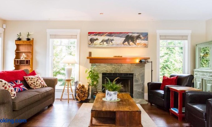 Upper Village House | #01 Crystal Ridge
