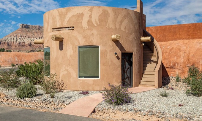 Virgin RV Rental | #06 - 2QB Anasazi Cliff Dwelling Hot Tub & Kitchen