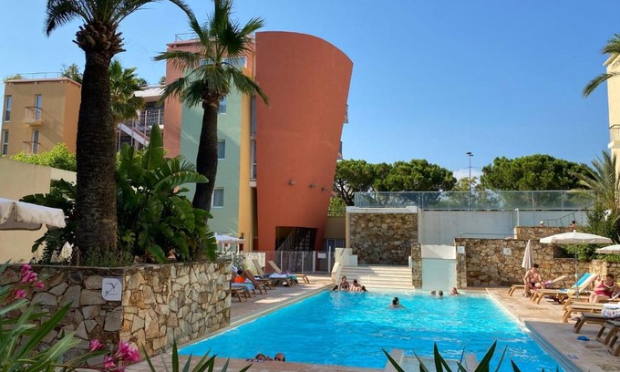 Antibes City Centre Apartment | 06L - Port Prestige - 4 pers - pool - private parking