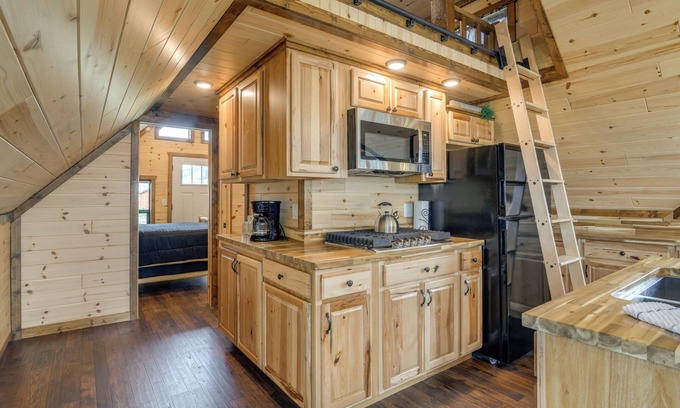 Alder Cottage | 1/2 Mi to Ruby River: Cabin w/Trail Access!