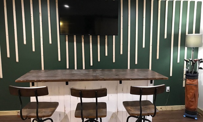 Augusta House | 1.9 Mile Walk to the Augusta National Clubhouse! Snazzy Basement Apartment!