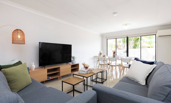 Acacia Ridge Apartment | 1 Bdr Apt! Full Kitchen! Covered Parking! 6BS1