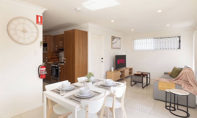 Rocklea Apartment | 1 Bdr Apt! Private Balcony! Garage Parking! 116D1