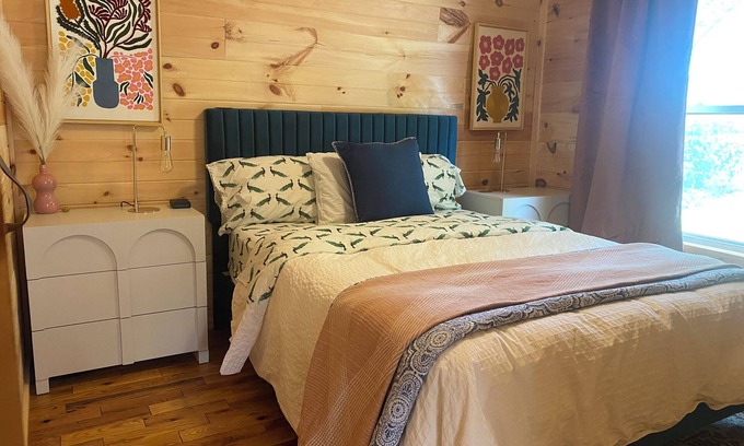 Amery Cabin | 1 Bdr Cabin unit Respite on Apple River. Kayaks, SUPs, and more! Pet friendly!