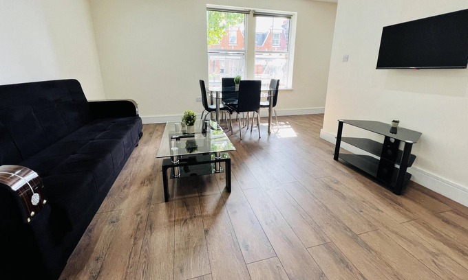 Ealing Apartment | 1-Bed Apartment in Ealing, 3 mins from station