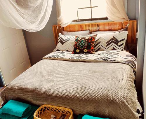 Vieux Fort Quarter House | 1 Bed Cabin - Sleeps 2 - Wifi