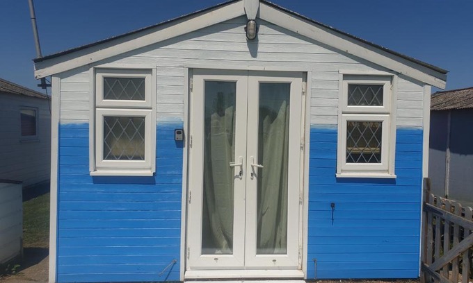 Warden Ski Chalet | 1 Bed Chalet - Sleeps 4 - Pets Parking Wifi