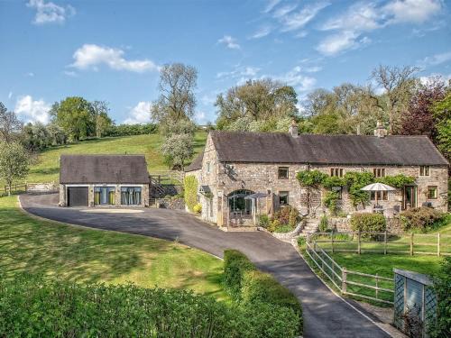 Cauldon Low Apartment | 1 Bed in Waterfall 89733