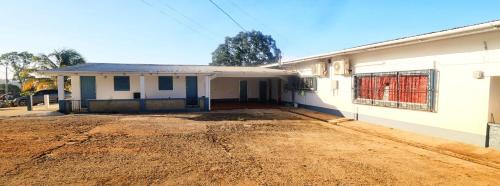 Orange Hill Apartment | 1 Bed Studio Apt - Parking Wifi Mountain Views