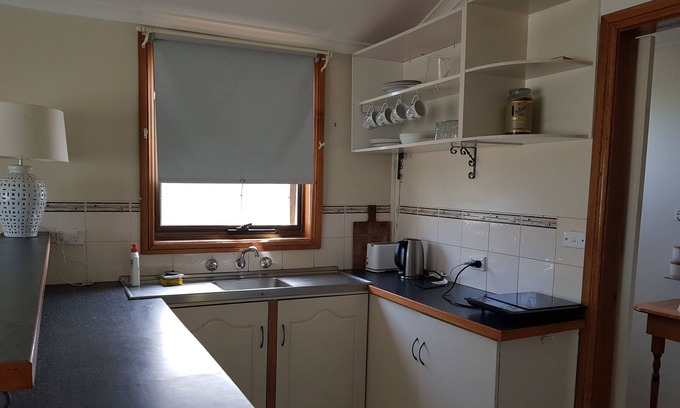 Mildura South Cottage | 1 Bedrm Self contained cottage next to vines. Relaxed and quiet atmosphere.