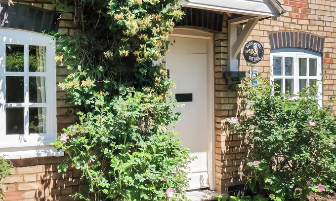 Aston-le-Walls Cottage | 1 bedroom accommodation in Offchurch, near Leamington Spa