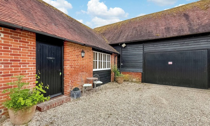 East Tytherley Cottage | 1 bedroom accommodation in East Tytherley