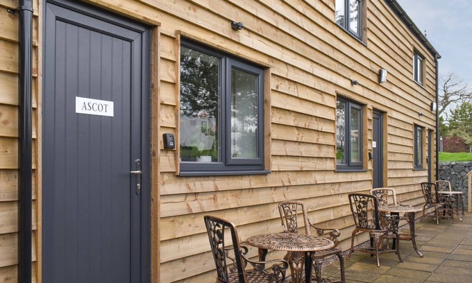 Overton-on-dee Cottage | 1 bedroom accommodation in Wrexham, near Llangollen