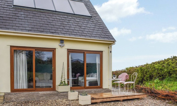 Usk Cottage | 1 bedroom accommodation in Llangwm Usk