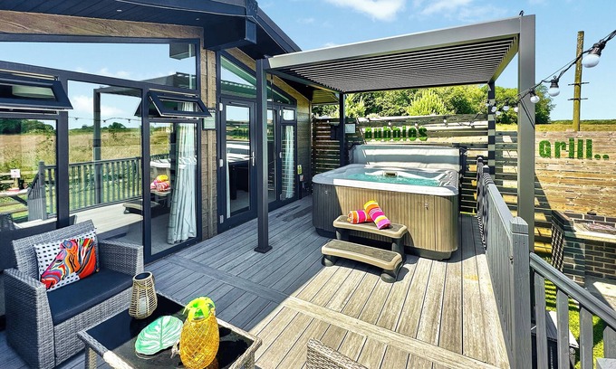 Raywell Ski Chalet | 1 bedroom accommodation in Raywell, Beverley