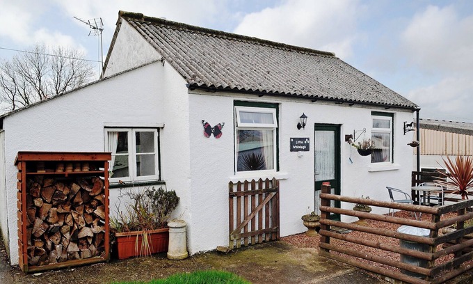 Brazzacott Cottage | 1 bedroom accommodation in Whitstone, near Bude
