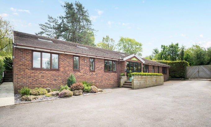Bridport Apartment | 1 bedroom accommodation in Charmouth