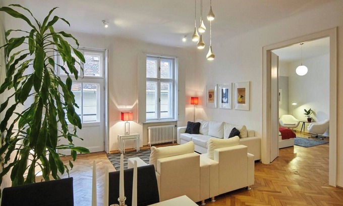 Terezvaros Apartment | 1 Bedroom Apartment Sleeps 2 -Balcony -Lift Access