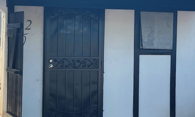 Coronado House | 1 bedroom casita in central Phoenix 1-2 miles from 4 major hospitals.