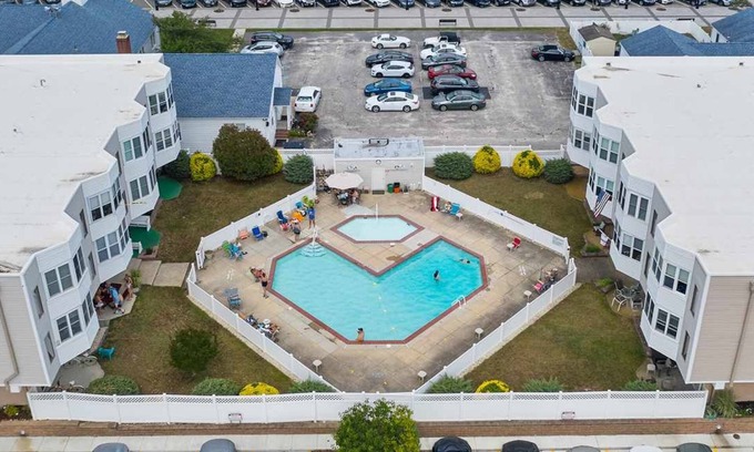 Sea Isle City Condo | 1-bedroom condo in the Sea Islander close to the heart of Sea Isle City!
