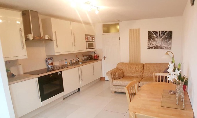 Latchmere Apartment | 1 bedroom flat near Clapham Junction (Zone 2)
