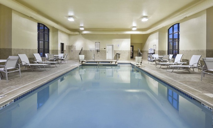 Okemos Condo | 1 Bedroom | Free Breakfast. Pool