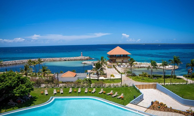 La Romana Hotel | 1 Bedroom Suite w/Ocean View Balcony, Outdoor Pool, Beach Access & Free Parking