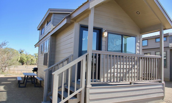 Camp Verde Cabin | 1 Bedroom w/Loft Cabin Sleeps 6, Top Notch Amenities, 30 min. to Sedona no Pet