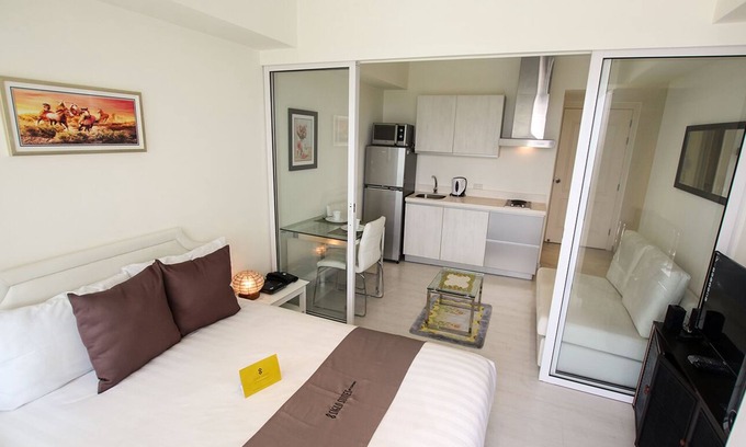 Don Bosco Apartment | 1-Bedroom with City View @ Rio East 1518