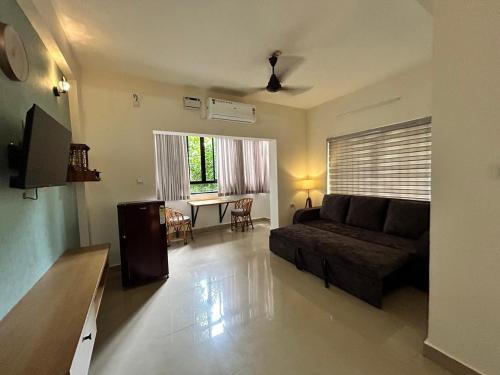 North Nada Apartment | 1 BHK Fully Furnished - Soorya Madhavam Apartments - Flat No - C2 - Guruvayur, - 150m to North Nada - Family only