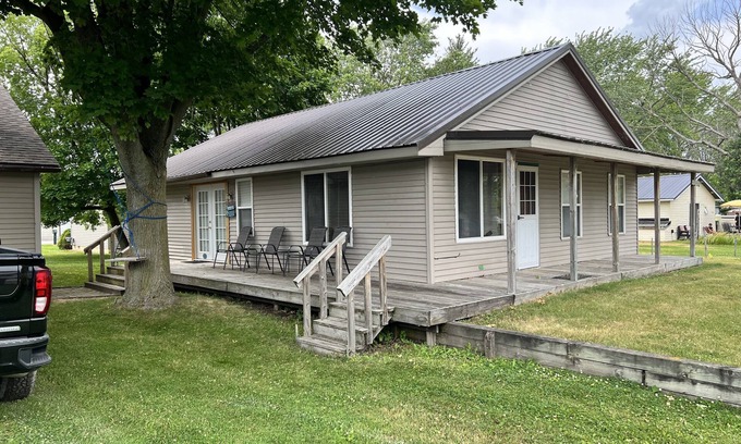 Standish House | 1 block from the Saginaw bay. 1.5 miles from the casino. 5300 pleasant drive
