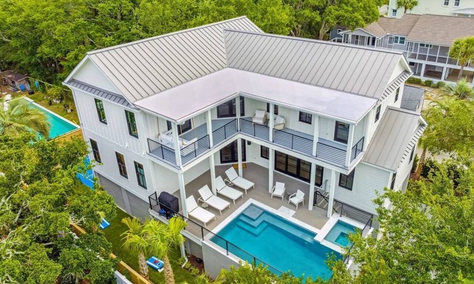 Isle of Palms House | 1 block to Beach, Private Pool, Pickleball, LSV Golf Cart