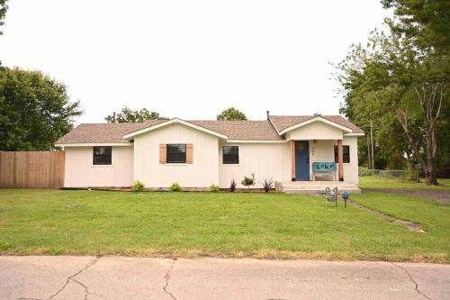 Eufaula House | 1 Block to Lake Eufaula!