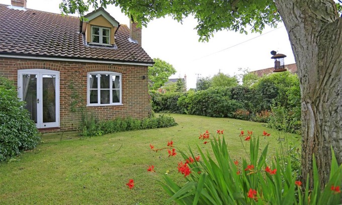 Friston House | 1 Chequers Row - Two Bedroom House, Sleeps 4